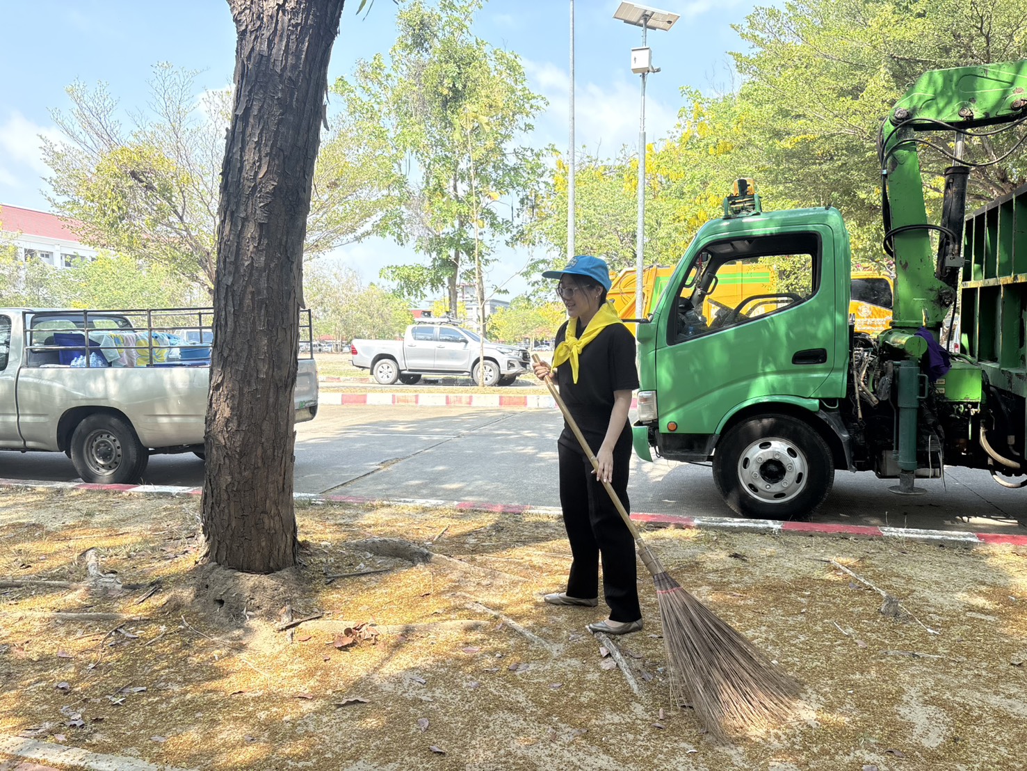 title - ส.ป.ก.นครปฐม เข้าร่วมกิจกรรมจิตอาสาพัฒนาปรับภูมิทัศน์ศาลากลางจังหวัด เฉลิมพระเกียรติสมเด็จพระกนิษฐาธิราชเจ้า กรมสมเด็จพระเทพรัตนราชสุดาฯ สยามบรมราชกุมารี เนื่องในโอกาสวันคล้ายวันพระราชสมภพ 2 เมษายน 2569